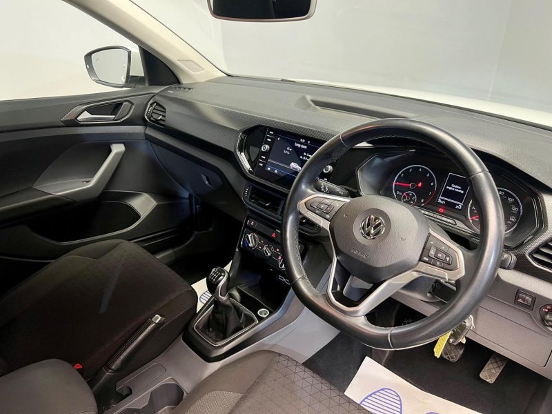 VOLKSWAGEN T-CROSS