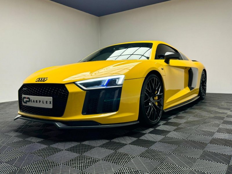 AUDI R8