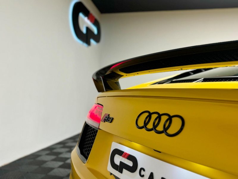 AUDI R8