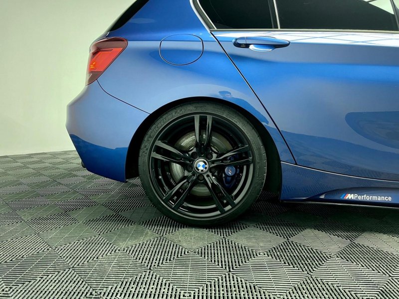 BMW 1 SERIES