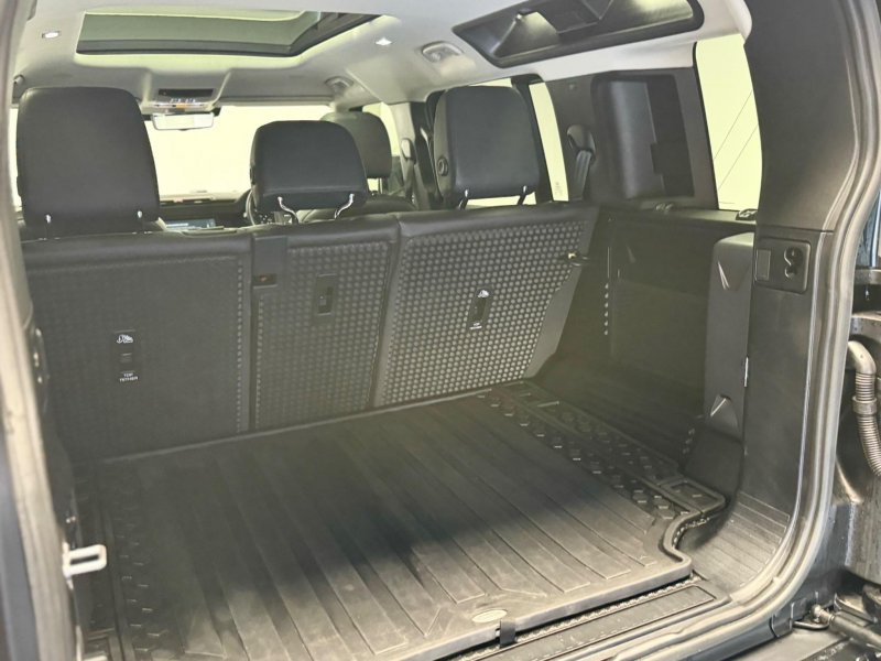 LAND ROVER DEFENDER 110