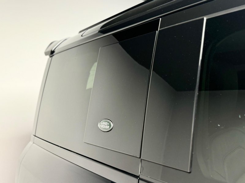 LAND ROVER DEFENDER 110