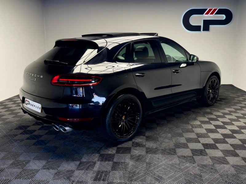 PORSCHE MACAN
