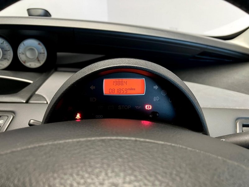 PEUGEOT 807