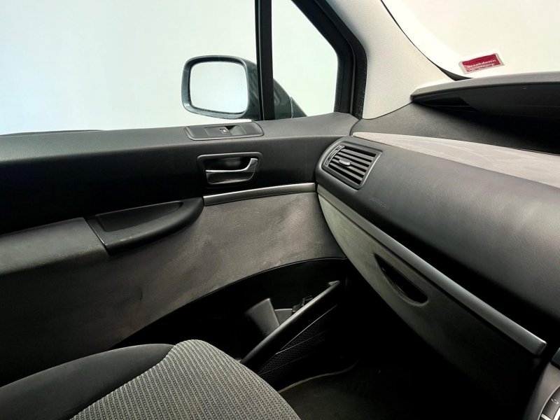 PEUGEOT 807