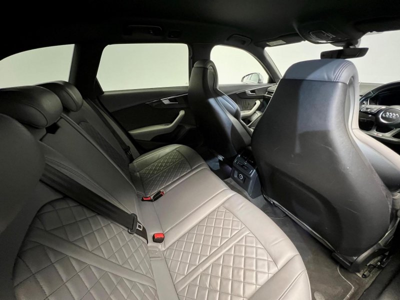 AUDI S4