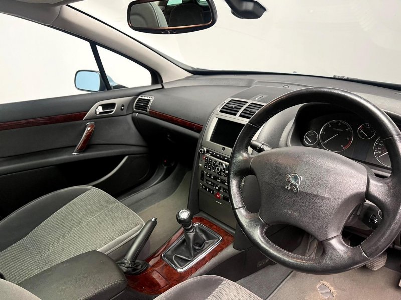 PEUGEOT 407
