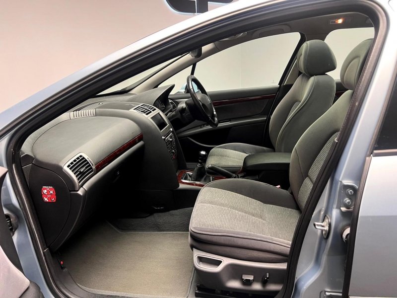 PEUGEOT 407