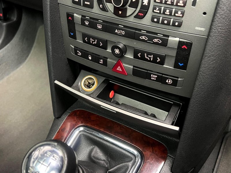 PEUGEOT 407