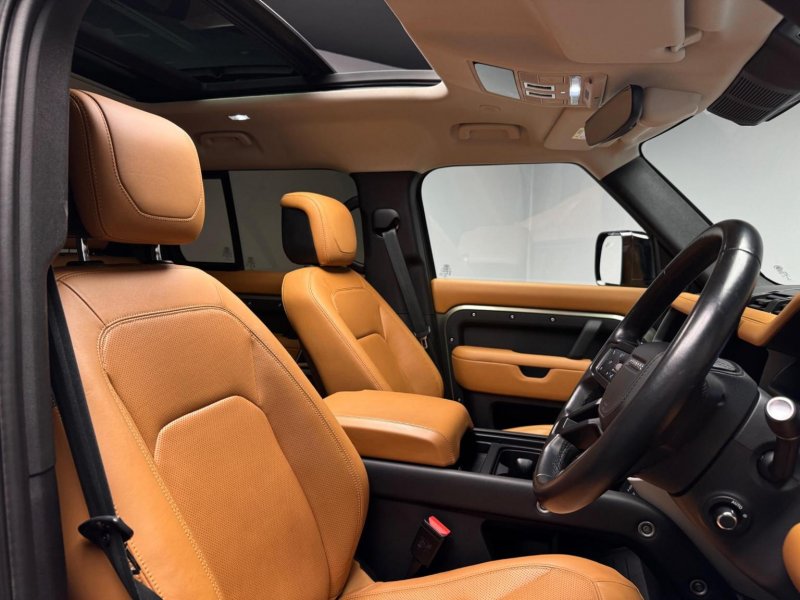 LAND ROVER DEFENDER 110