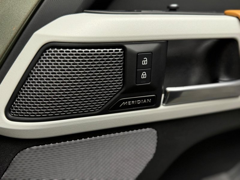 LAND ROVER DEFENDER 110