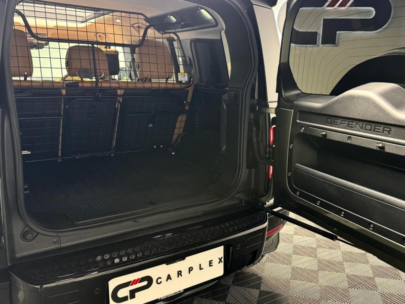 LAND ROVER DEFENDER 110