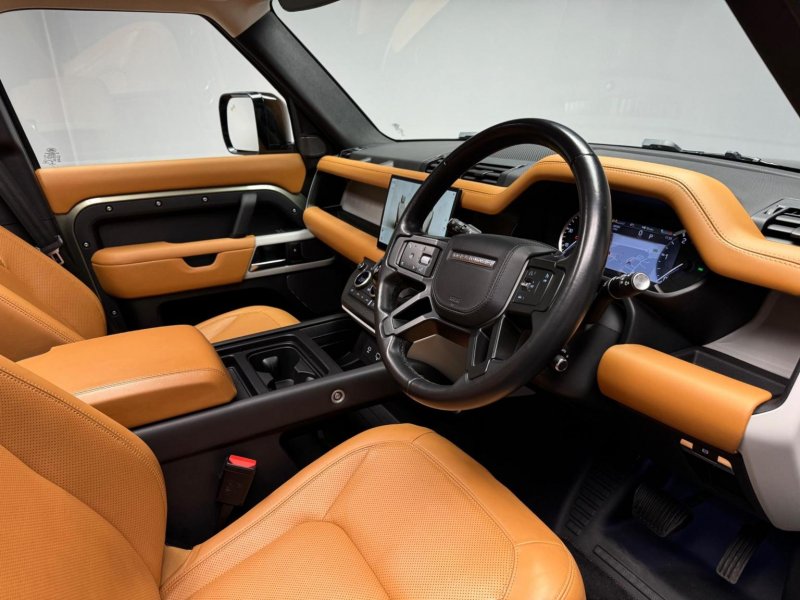 LAND ROVER DEFENDER 110