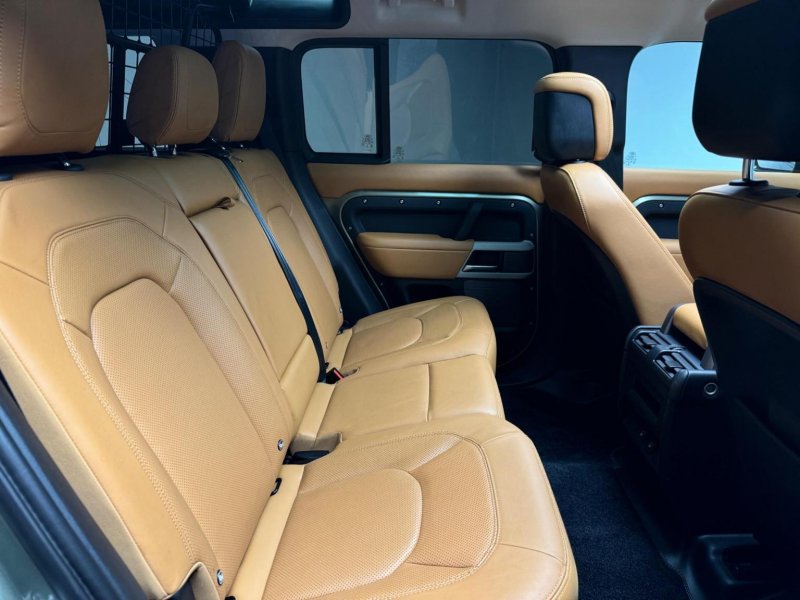LAND ROVER DEFENDER 110