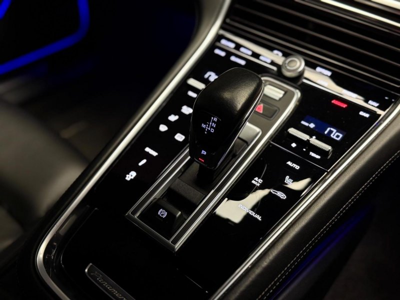 PORSCHE PANAMERA
