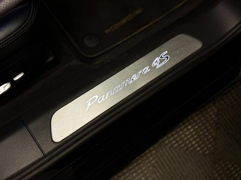 PORSCHE PANAMERA
